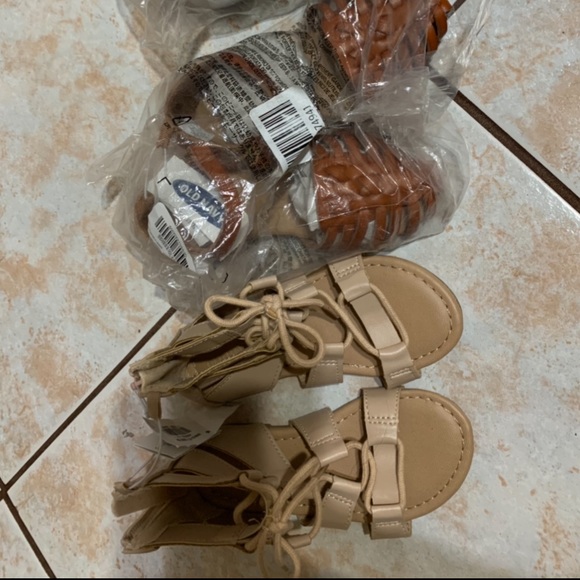 Old navy shoes - Picture 2 of 2